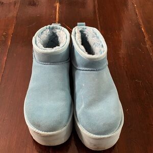 Uggs size US7